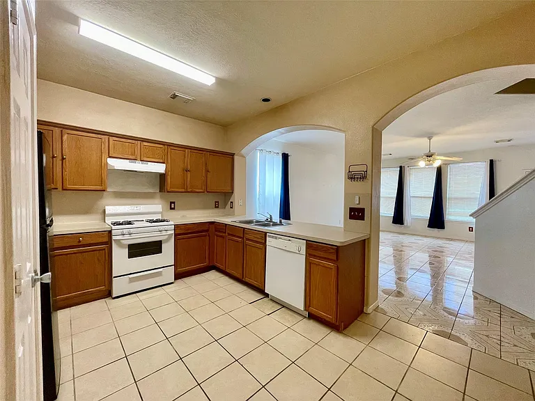 21142 Field House Ct — Photo 5