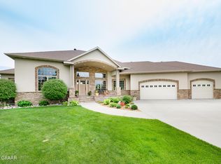 621 Riverwood Dr, Mayville, ND 58257