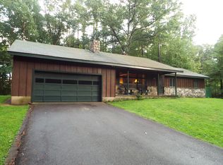 111 Raven Ct, Milford, PA 18337