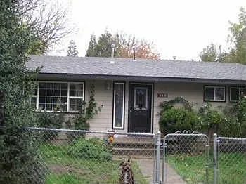 315 Cedar St photo 1