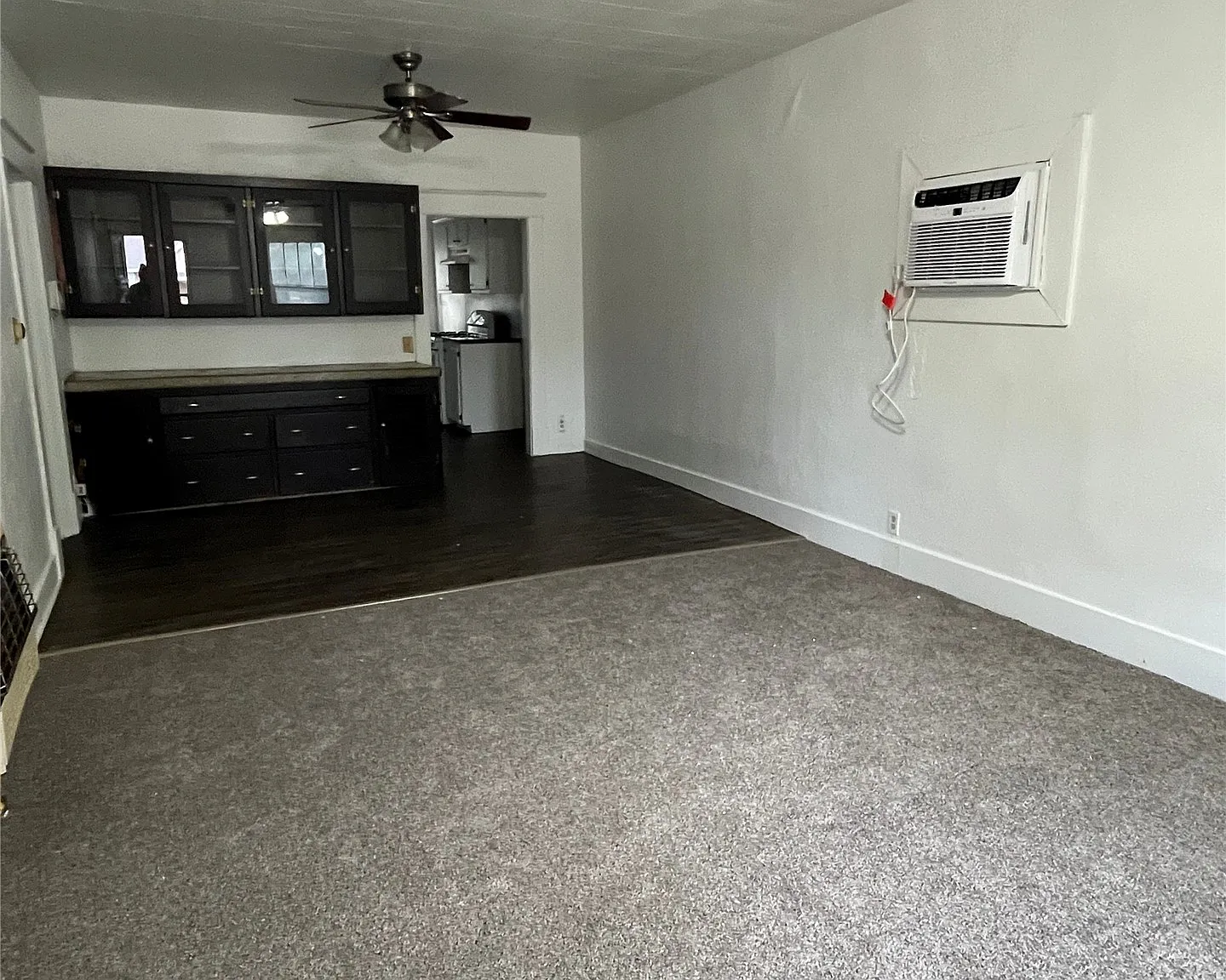 2 bed, 1.0 bath, 1027 sqft, $950 — Photo 2