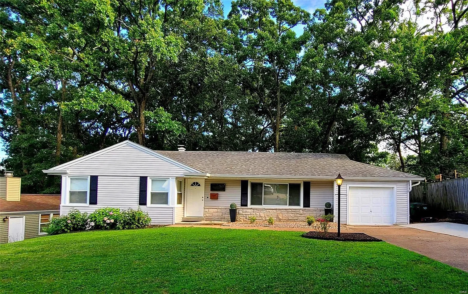 526 Forest Green Dr photo 1
