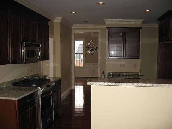 5th image of 805 W Carrollton Ave