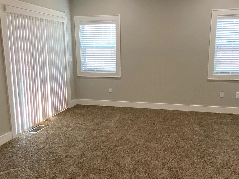 4673 W Temple Dr — Photo 7