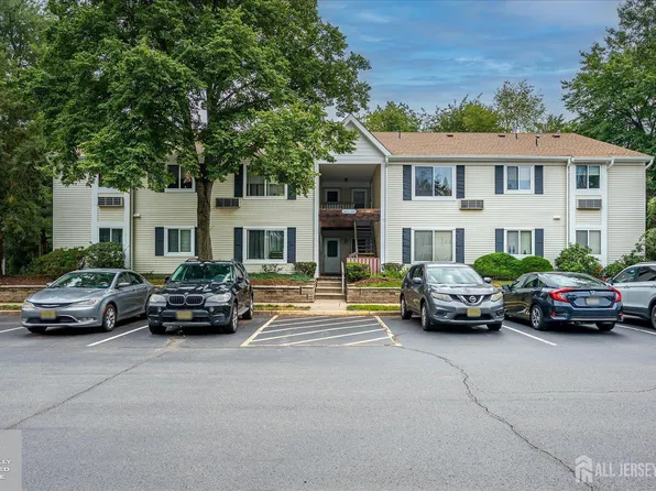 6 Norwich Pl, Somerset, NJ 08873
