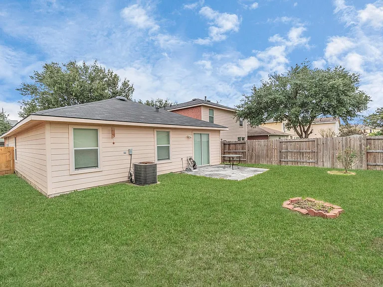 7327 Enchanted Creek Dr — Photo 30