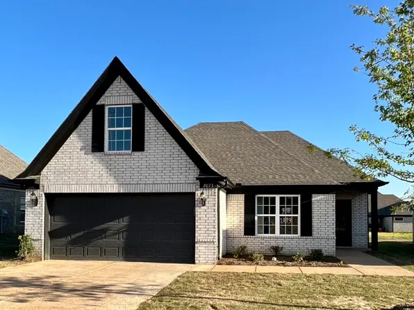 2062 Dela Dr, Southaven, MS 38672