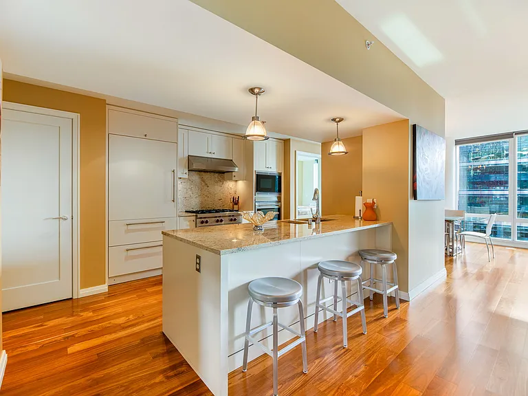 500 106th Ave NE #1013 — Photo 9