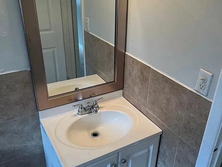 1307 W Washington St #B — Photo 6