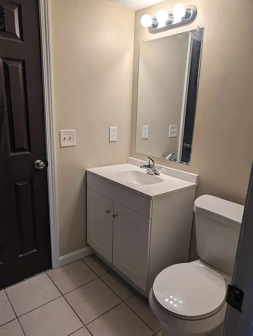 2 bed, 1.5 bath, 920 sqft, $1,000 — Photo 2