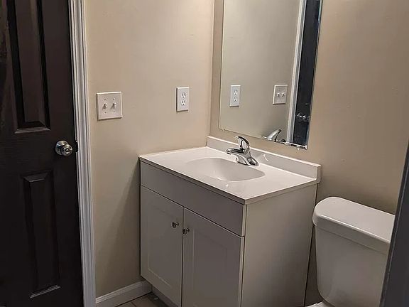 2nd image of 468 Lombard St #C