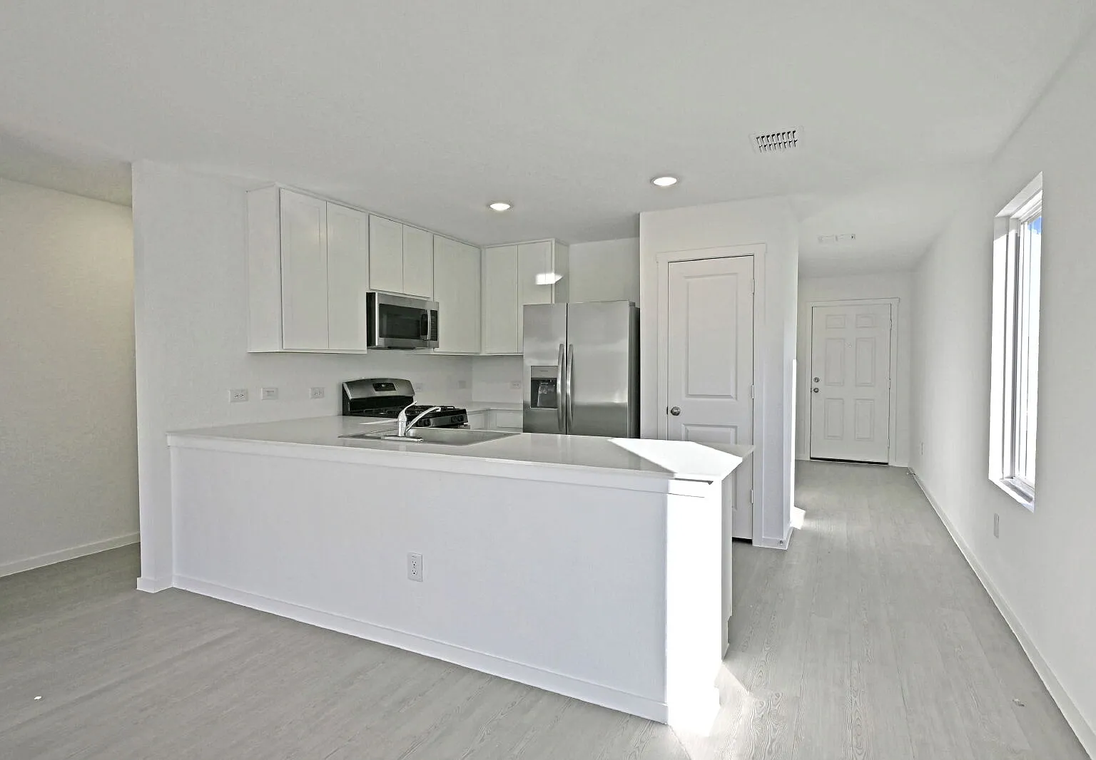 3 bed, 2.0 bath, 1266 sqft, $1,445 — Photo 4