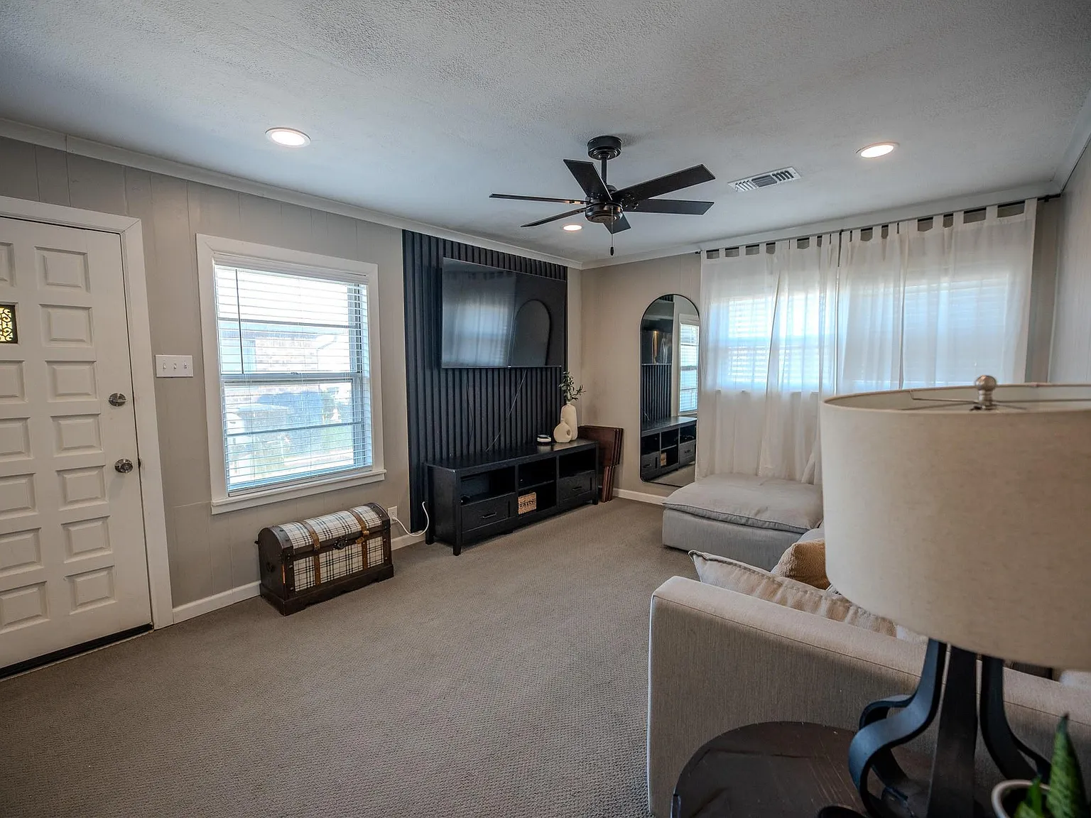 3 bed, 2.0 bath, 1236 sqft, $1,800 — Photo 3