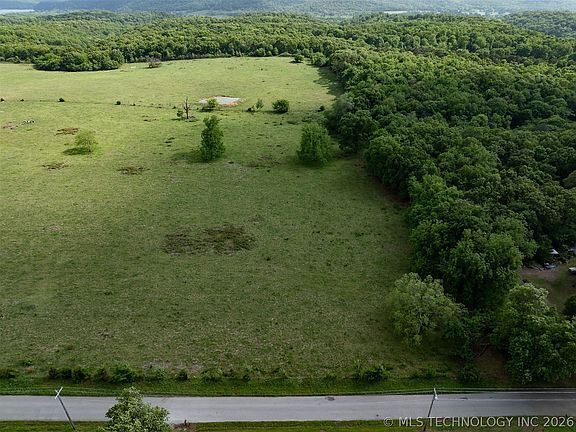 3rd image of 10464 E 420th Rd