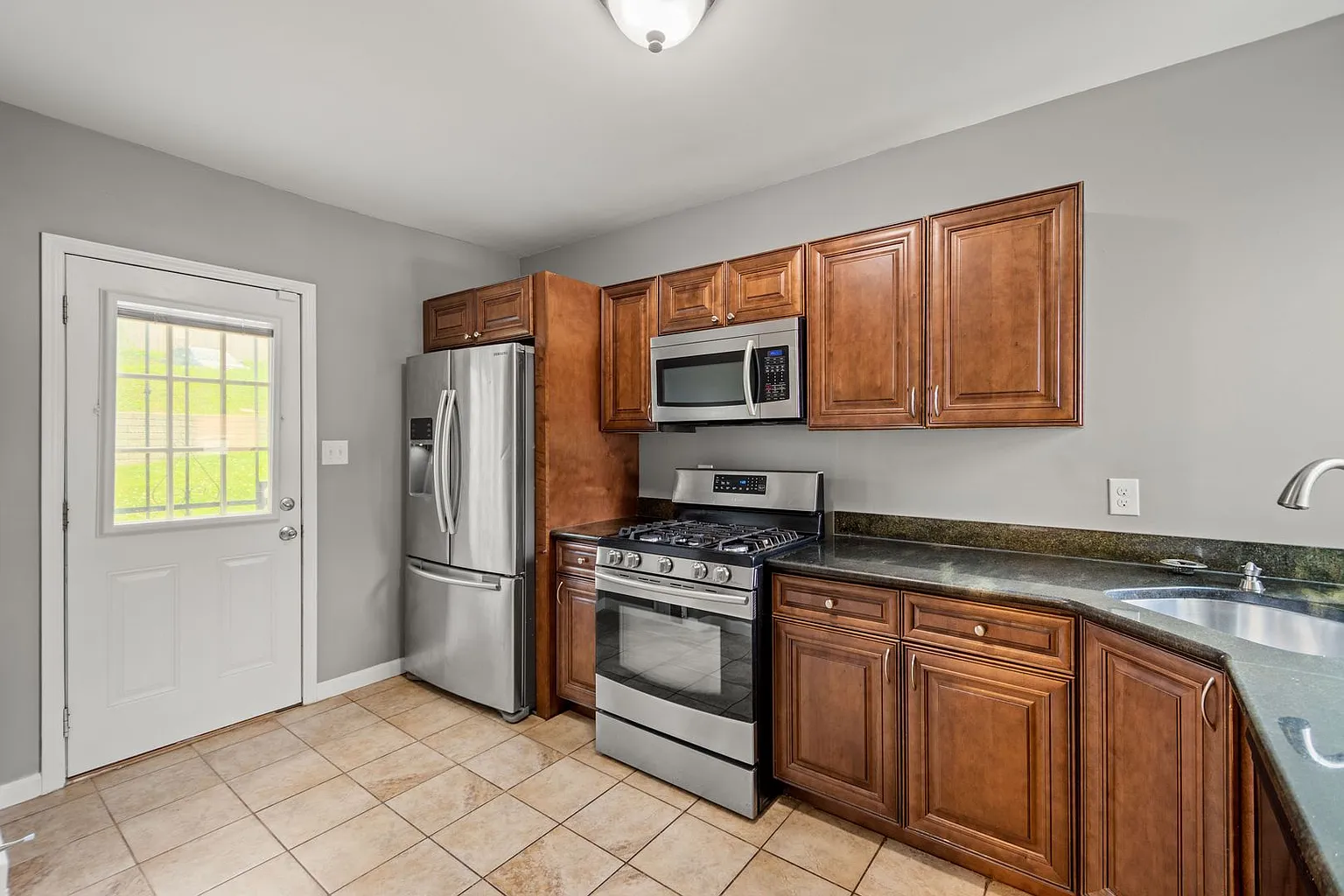 14 Lacona St photo 1
