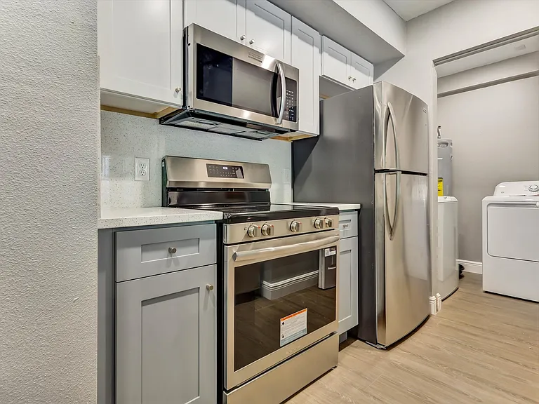 3024 Parkway Boulevardblossom Park — Photo 15