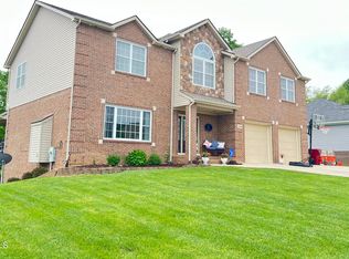 1160 Broad Leaf Dr, Johnson City, TN 37601