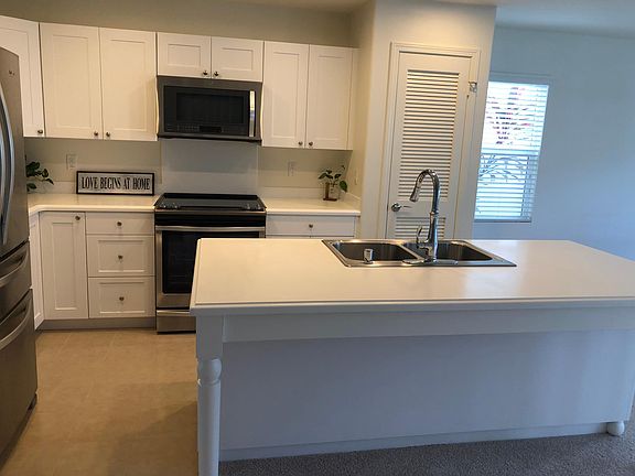 Kitchen with island