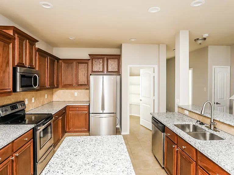 313 Haywood Cir — Photo 8