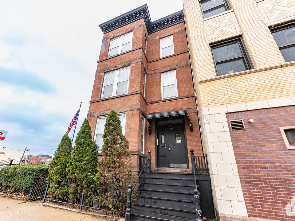1st image of 2453 W Chicago Ave #1