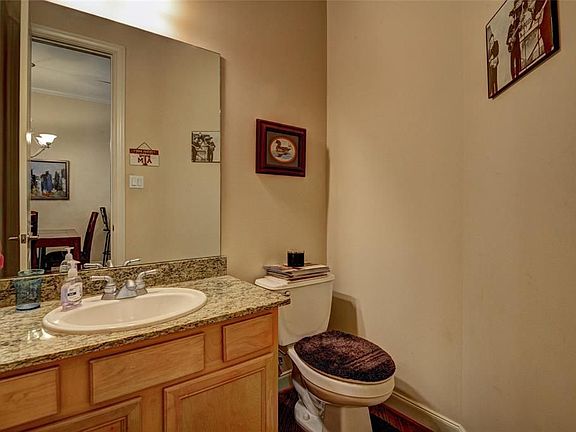 4th image of 202 McGowen St APT H