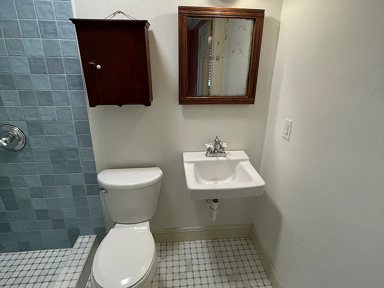 829 Farragut Ave — Photo 3