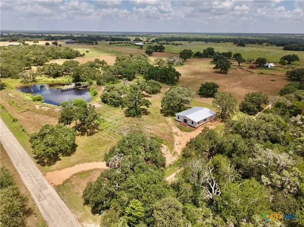209 Rice Rd, Yoakum, TX 77995