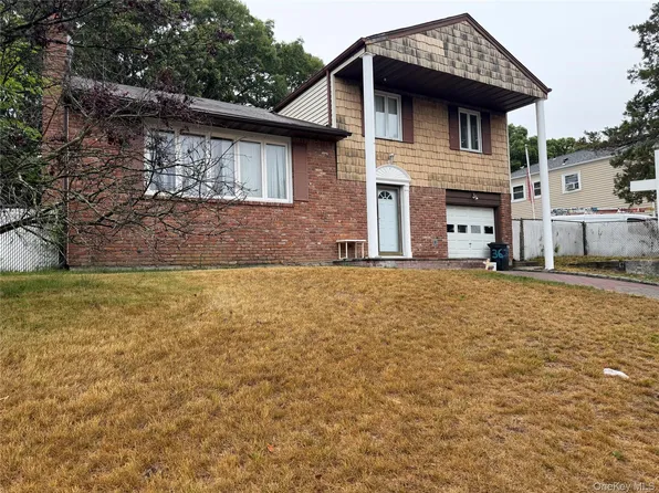 36 Willow Street, Selden, NY 11784