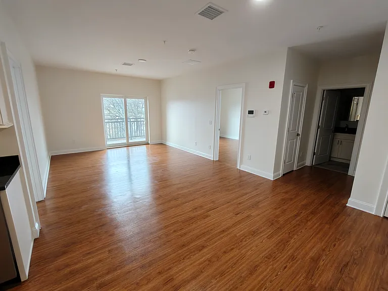 10 Franklin Ave #201 — Photo 2