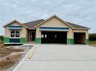 22910 S Ridgeview Dr, Peculiar, MO 64078