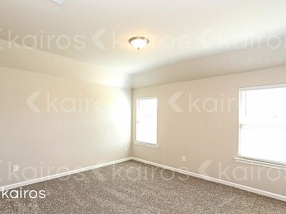 4th image of 110 Royal Oak St