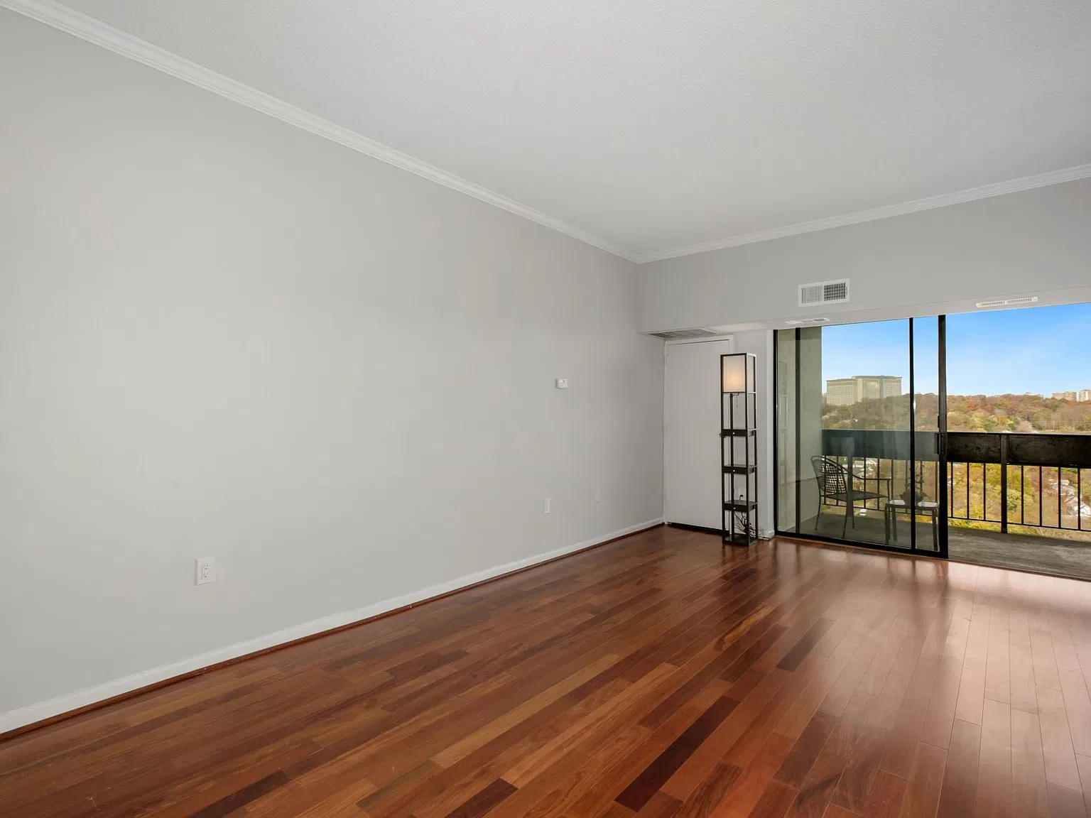 2 bed, 1.5 bath, 1026 sqft, $2,700 — Photo 3