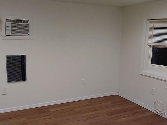 Living room/dining area