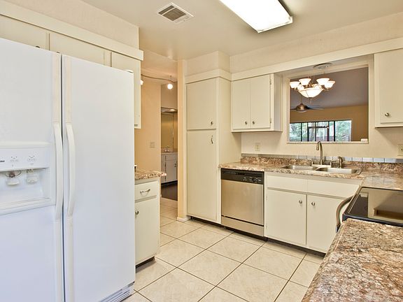5th image of 372 Winchester Pl