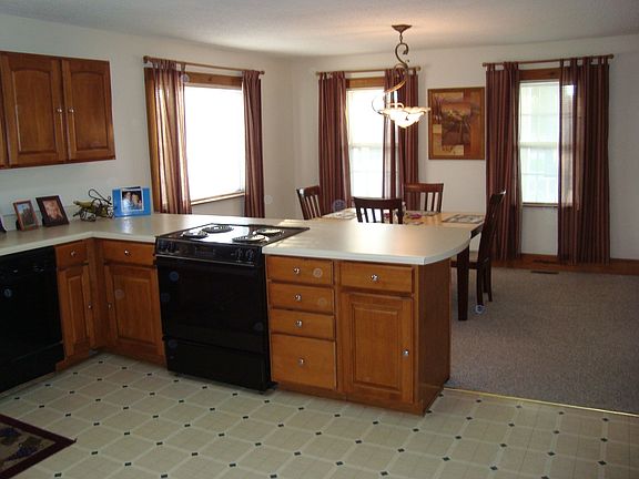 Large Kitchen with Breakfast Bar