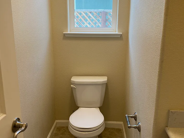 639 Livingston Ave — Photo 12