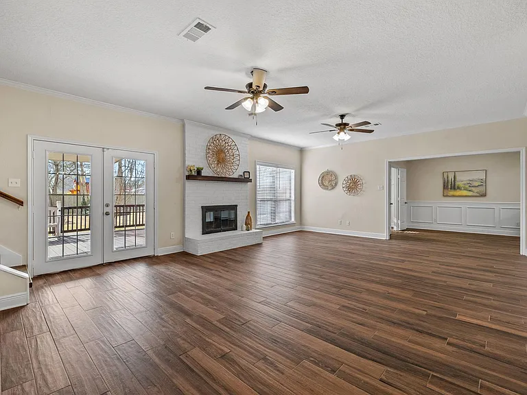 1400 Oak Hollow Dr — Photo 19