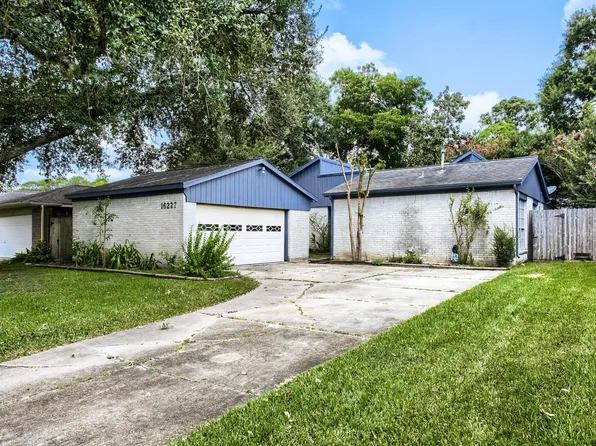 16227 Mill Point Dr, Houston, TX 77059