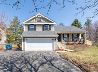 445 Edinburgh Ln, West Dundee, IL 60118