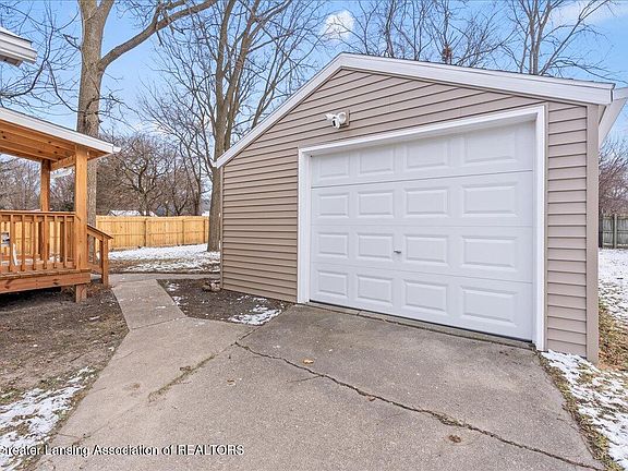 4th image of 819 W Saginaw St