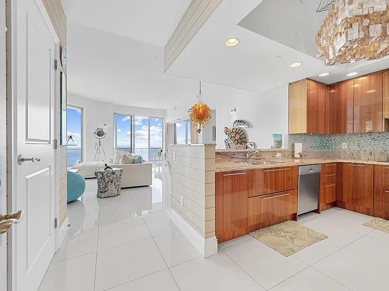 2700 N Ocean Dr #Penthouse 4b — Photo 3