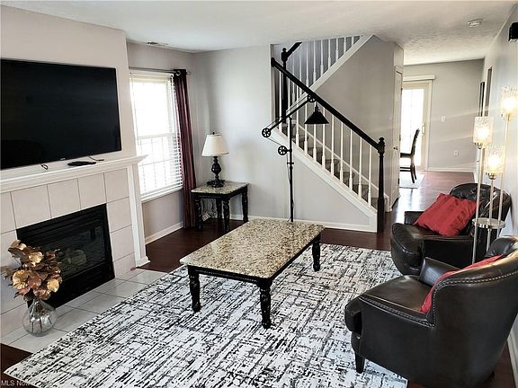 2nd image of 572 Tealbrook Ln