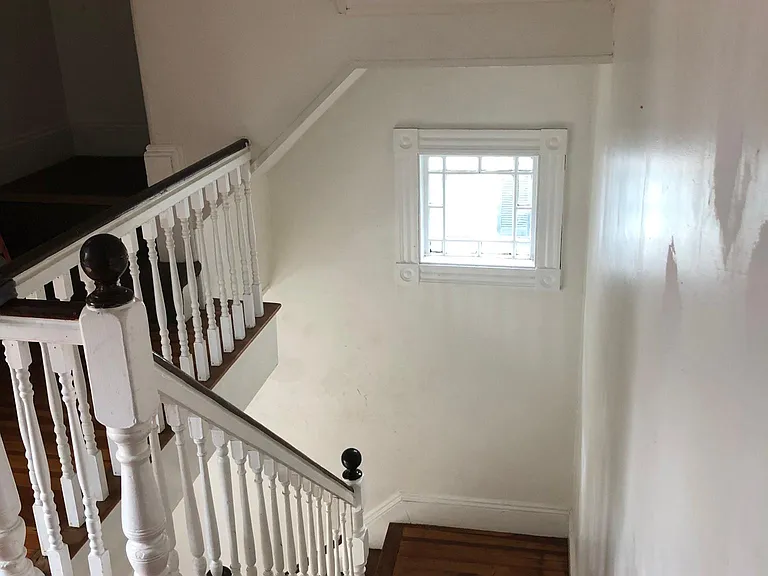 21 Wellington St — Photo 1