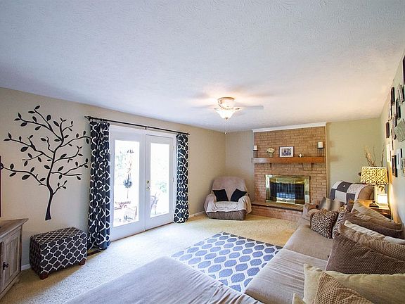 5th image of 6129 Huckleberry Ln