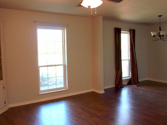 3rd image of 1118 Merry Oaks Dr
