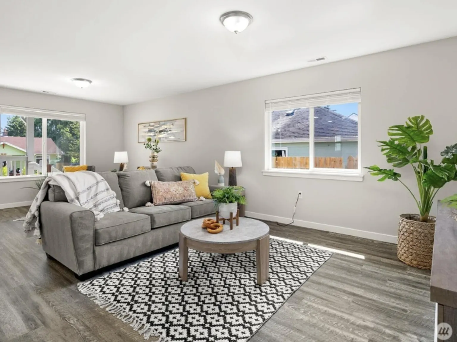4 bed, 2.0 bath, 2000 sqft, $1,209 — Photo 4
