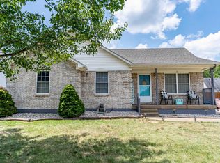 301 Lakes Edge Dr, Shepherdsville, KY 40165