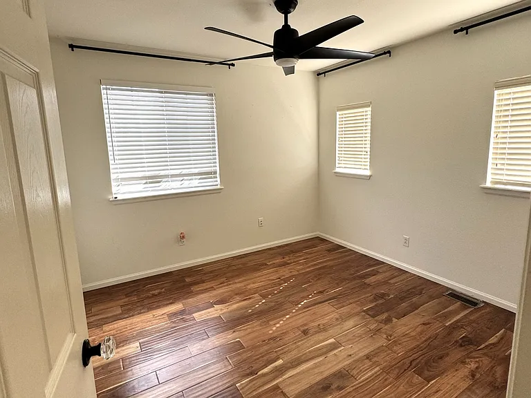 8359 Liverpool Cir — Photo 6