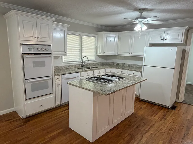 4511 Summerville Rd — Photo 9