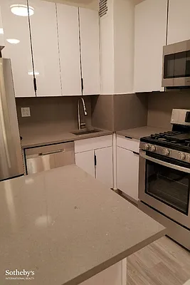 Rented by Sotheby's International Realty | media 35